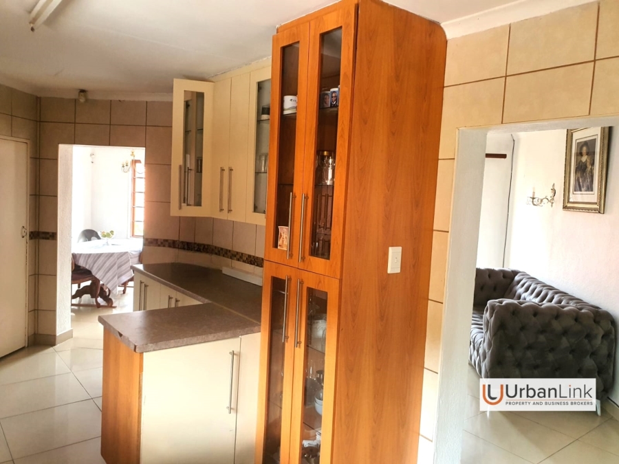 6 Bedroom Property for Sale in Safari Gardens North West